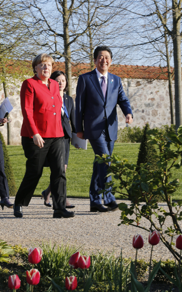 安倍总理访问了比利时王国的布鲁塞尔及德意志联邦共和国的柏林。
