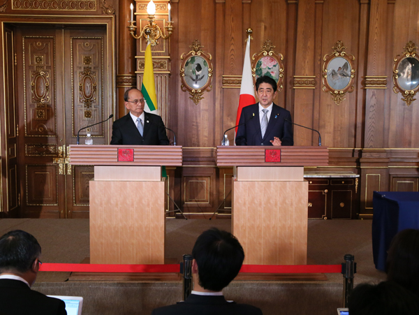 安倍总理在东京都内与湄公河流域各国首脑举行了会谈等。