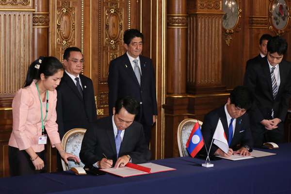 安倍总理在东京都内与湄公河流域各国首脑举行了会谈等。
