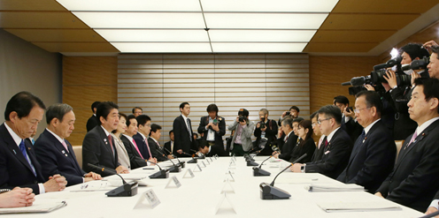 安倍总理在总理大臣官邸召开了第7次东京奥林匹克运动会与东京残疾人奥林匹克运动会推进本部会议。
