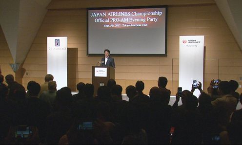 安倍总理出席了在东京都内举行的JAPAN AIRLINES锦标赛官方欢迎晚宴。