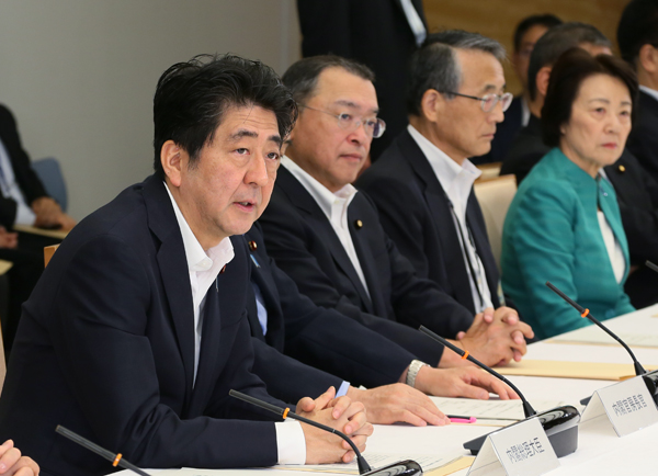 安倍总理在总理大臣官邸召开了第38次原子能灾害对策本部会议。