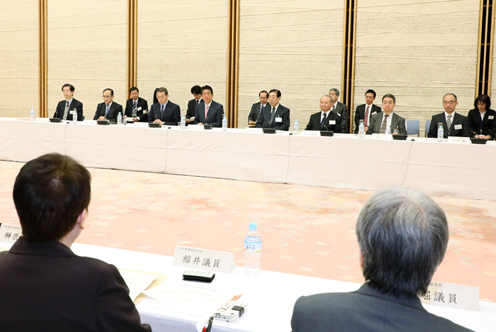 安倍总理在总理大臣官邸召开了第3次防灾推进国民会议。