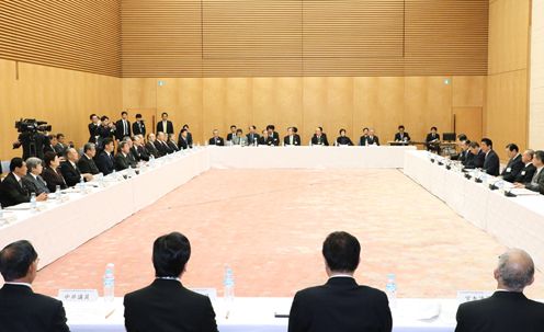安倍总理在总理大臣官邸召开了第3次防灾推进国民会议。