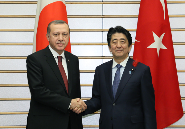 安倍总理在总理大臣官邸举行了日本・土耳其首脑会谈等。