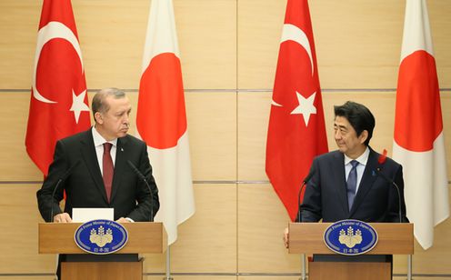 安倍总理在总理大臣官邸举行了日本・土耳其首脑会谈等。
