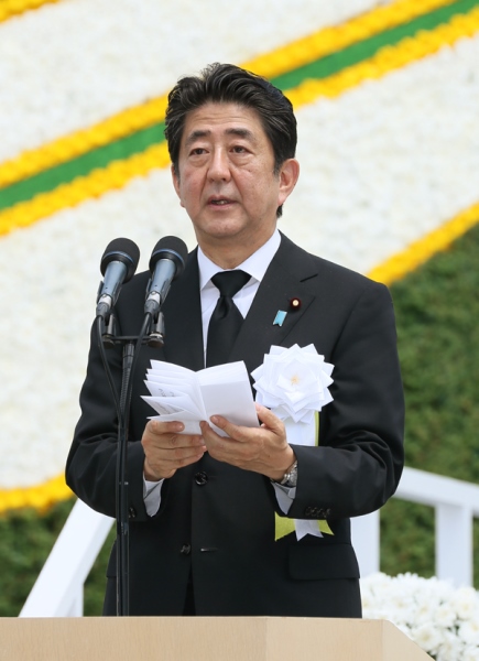 安倍总理出席了在长崎市和平公园举行的长崎市原子弹爆炸遇难者悼念暨和平祈愿仪式。
