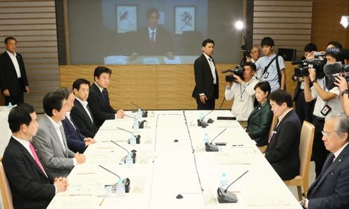 安倍总理在总理大臣官邸召开了第23次国家战略特别区域咨询会议。