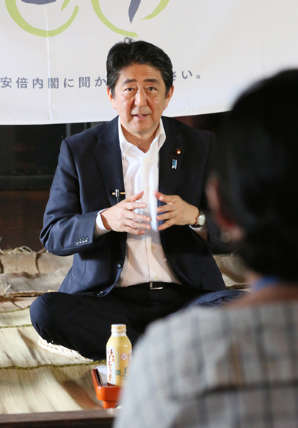安倍总理访问了山形县。
