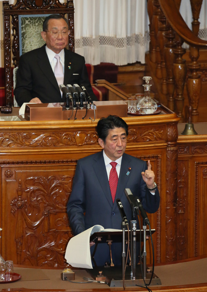 安倍总理在众议院及参议院全体会议上发表了第189届国会施政方针演说。