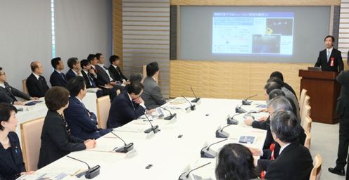 安倍总理在总理大臣官邸召开了第19次综合科学技术・创新会议。