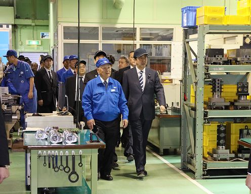 安倍总理访问了大阪府。