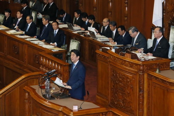 安倍总理出席了众议院全体会议及参议院全体会议。
