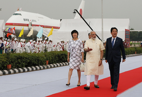 安倍总理访问了印度的古吉拉特邦。