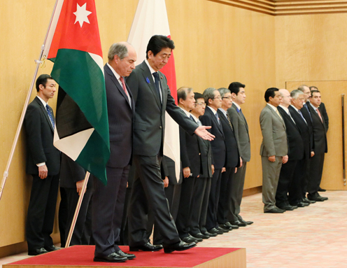 安倍总理在总理大臣官邸与约旦哈希姆王国首相哈尼·穆勒吉举行了首脑会谈等。