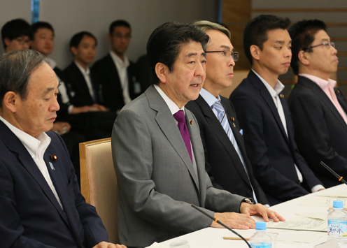 安倍总理在总理大臣官邸召开了第18次健康与医疗战略推进本部会议。