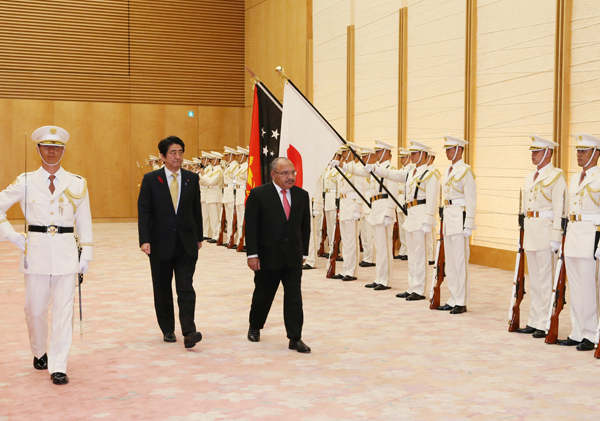 安倍总理在总理大臣官邸举行了日本・巴布亚新几内亚首脑会谈等。