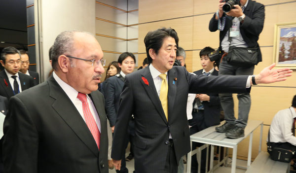 安倍总理在总理大臣官邸举行了日本・巴布亚新几内亚首脑会谈等。