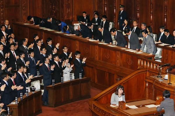 安倍总理出席了众议院预算委员会以及众议院全体会议。