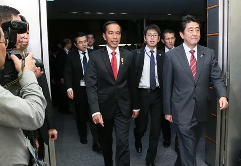 安倍总理在总理大臣官邸举行了日本・印度尼西亚首脑会谈等。