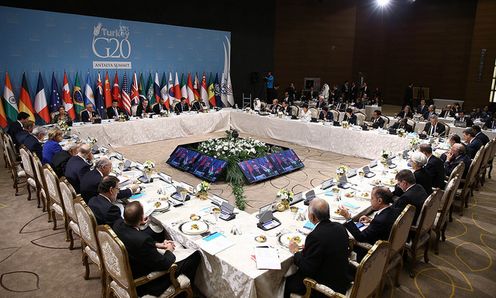 安倍总理为了出席G20（关于金融市场・世界经济的首脑会议）访问了土耳其共和国的安塔利亚。