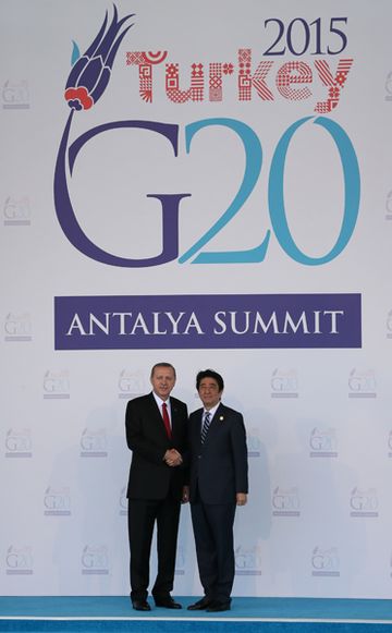 安倍总理为了出席G20（关于金融市场・世界经济的首脑会议）访问了土耳其共和国的安塔利亚。