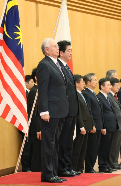 安倍总理在总理大臣官邸与马来西亚总理纳吉布・拉扎克举行了首脑会谈等。