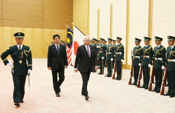 安倍总理在总理大臣官邸与马来西亚总理纳吉布・拉扎克举行了首脑会谈等。