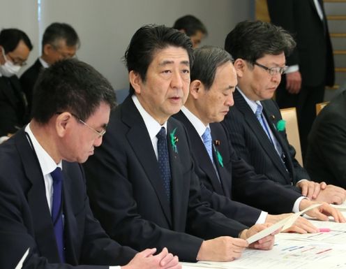安倍总理在总理大臣官邸出席了“2016年震源在熊本县熊本地区的地震紧急灾害对策本部会议”（第5次）。