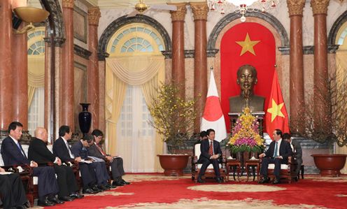 安倍总理访问了越南社会主义共和国的河内。