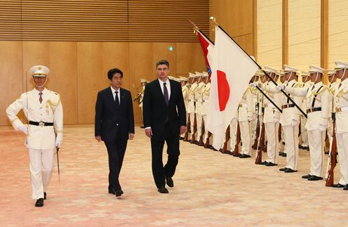 安倍总理在总理大臣官邸举行了日本・克罗地亚的首脑会谈等。