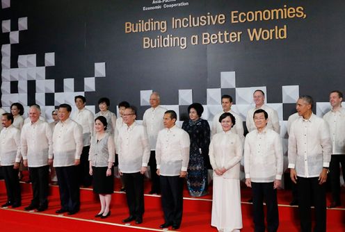 安倍总理为出席亚太经合组织（APEC）领导人会议访问了菲律宾共和国的马尼拉。