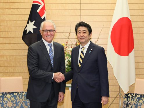 安倍总理与澳大利亚联邦总理马尔科姆·特恩布尔举行了首脑会谈等。