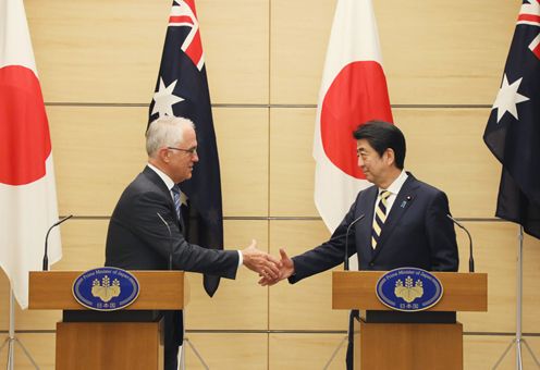 安倍总理与澳大利亚联邦总理马尔科姆·特恩布尔举行了首脑会谈等。