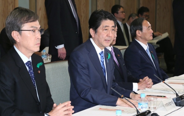 安倍总理在总理大臣官邸召开了2016年第6次经济财政咨询会议。