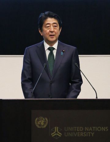 在皇太子与皇太子妃两陛下的莅临之下，安倍总理出席了在东京都内举行的加入联合国60周年纪念活动。