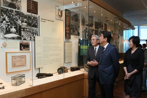 安倍总理参观全美日裔博物馆
