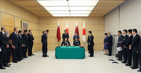 安倍总理举行了日本与卡塔尔的首脑会谈等。