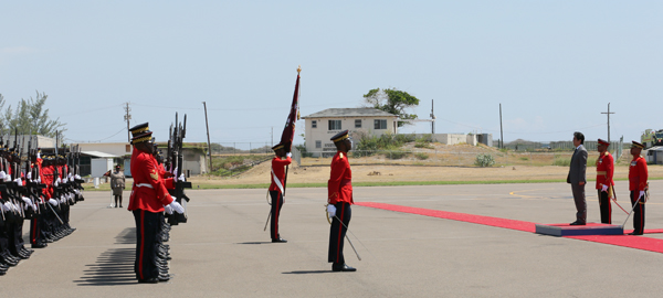 安倍总理访问了牙买加。