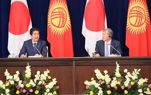 安倍总理访问了吉尔吉斯共和国的比什凯克。