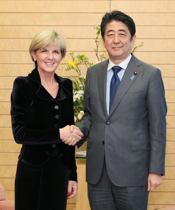 安倍总理在总理大臣官邸接受了澳大利亚联邦外交部长茱莉・毕晓普的拜会。