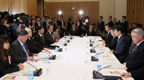 安倍总理在总理大臣官邸召开了第5次信息保全咨询会议。
