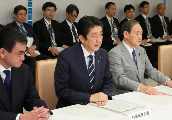 安倍总理在总理大臣官邸出席了“2016年震源在熊本县熊本地区的地震紧急灾害对策本部会议”（第16次）。