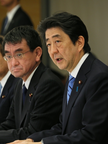 安倍总理在总理大臣官邸出席了“2016年震源在熊本县熊本地区的地震紧急灾害对策本部会议”（第19次）。