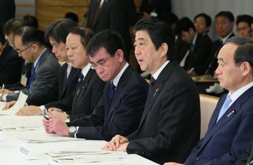 安倍总理在总理大臣官邸出席了“2016年震源在熊本县熊本地区的地震紧急灾害对策本部会议”（第20次）。