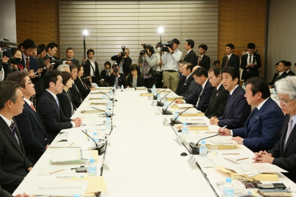 安倍总理在总理大臣官邸召开了第38次教育再生实行会议。