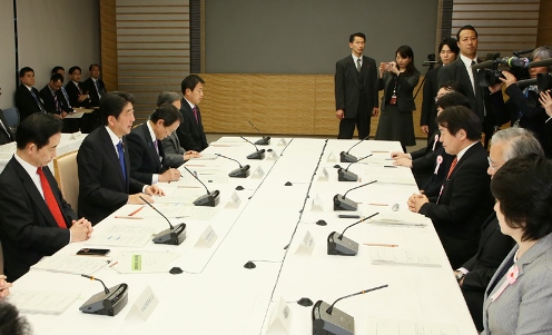 安倍总理在总理大臣官邸召开了第29次国家战略特别区域咨询会议。