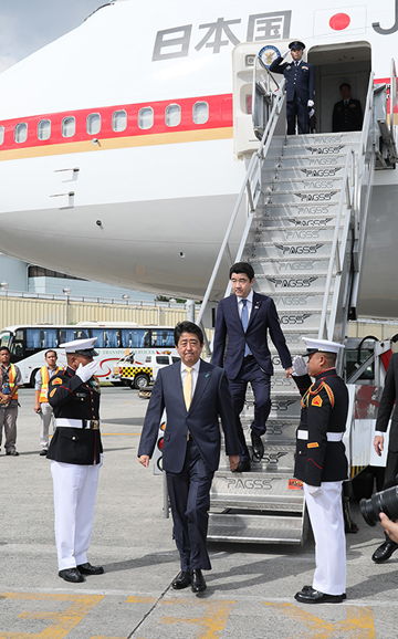 安倍总理抵达菲律宾