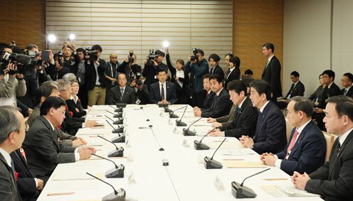 安倍总理在总理大臣官邸召开了第34次综合科学技术・创新会议。