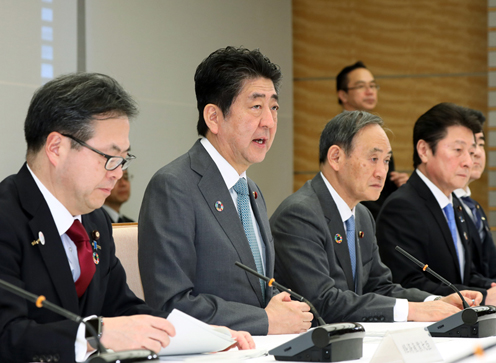安倍总理在总理大臣官邸出席了第2次可再生能源与氢能等相关阁僚会议